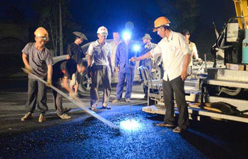 Đẩy nhanh tiến độ thi công quốc lộ 1 và quốc lộ 14